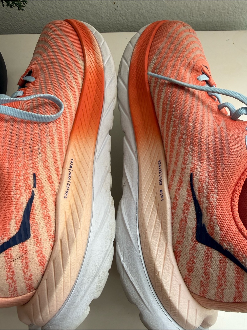 Hoka Mach 5 Women size 8.5 Coral Orange Running Shoes with Light Blue Accents - Picture 5 of 8